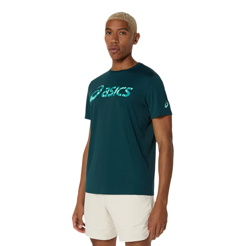 Camiseta Asics Match Seasonal Graphic Verde Saxon 2025
